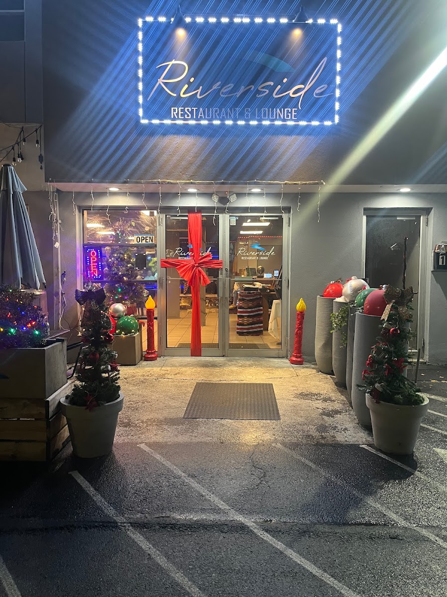 Riverside Restaurant & Lounge